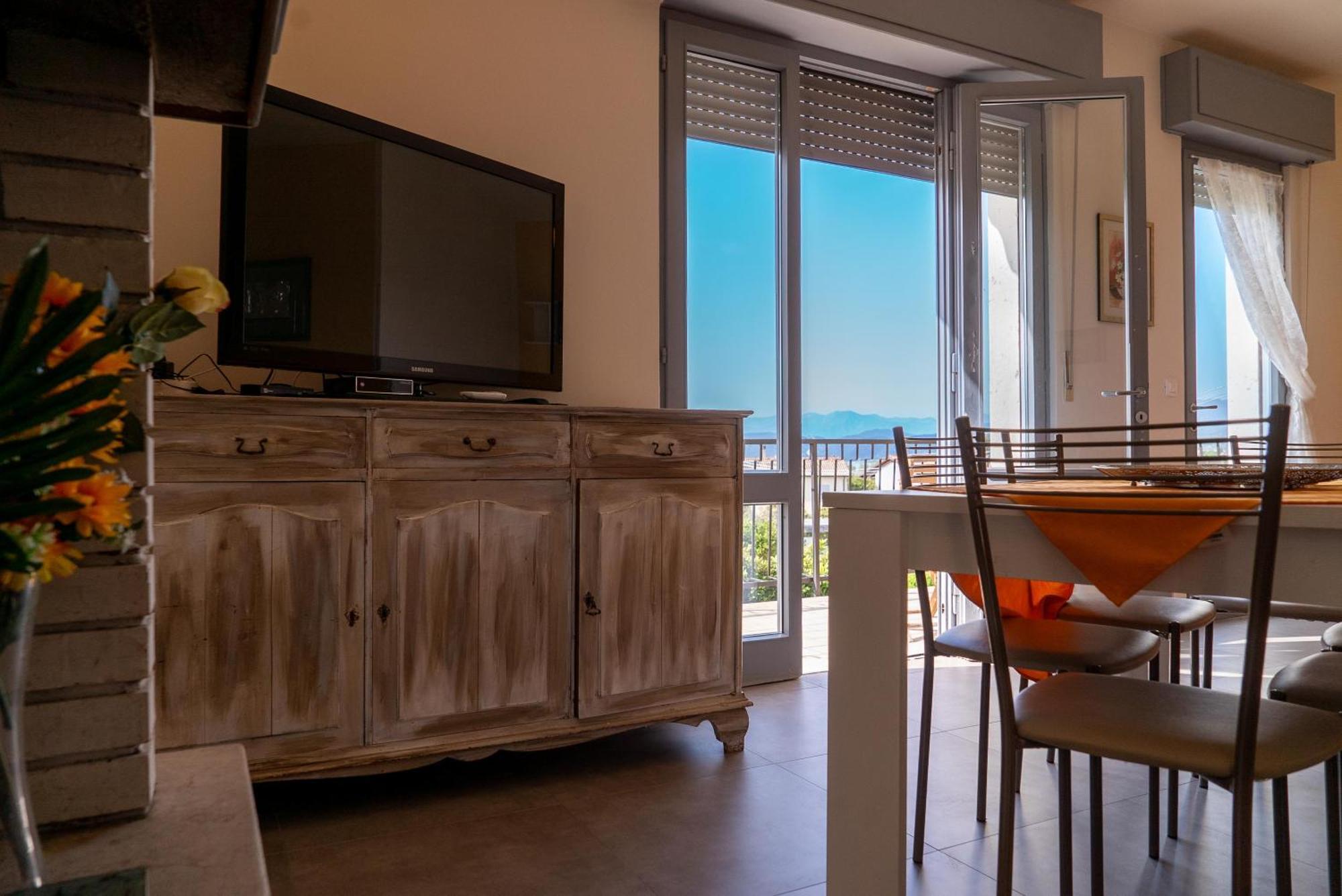 Villa La Magnolia - Private Beach Access, Garden, Views Lazise Room photo